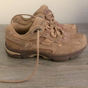 Near New Womens Vionic WALKER Genuine Suede Leather Sneakers Gym Shoes 7 Brown